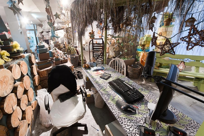 The Crazy Seasonal Offices of Russia's Grand Gift - 7