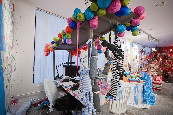 The Crazy Seasonal Offices of Russia's Grand Gift - 8