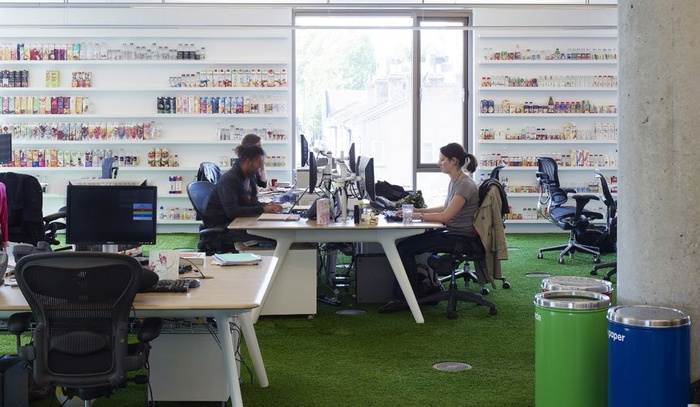 Inspiration: Cool Examples of Offices that Use Fake Grass - 5