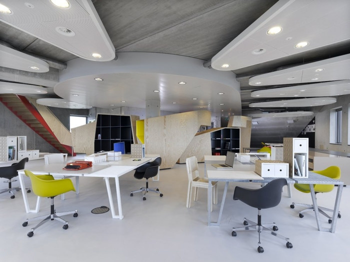 Quick Look: The Wide Open Offices of the Nije Gritenije Foundation - 1