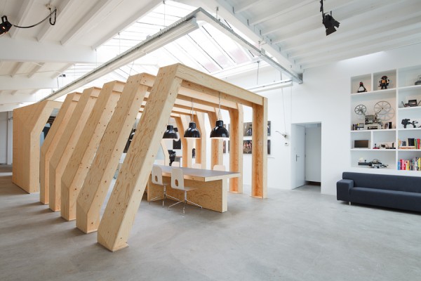 Quick Look: Onesize's Geometrically Wooden Office - 1