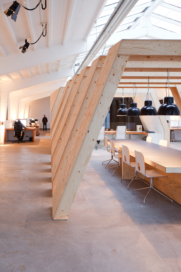 Quick Look: Onesize's Geometrically Wooden Office - 2