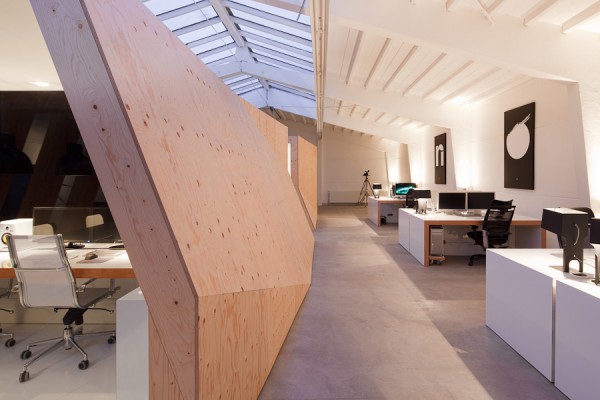 Quick Look: Onesize's Geometrically Wooden Office - 3