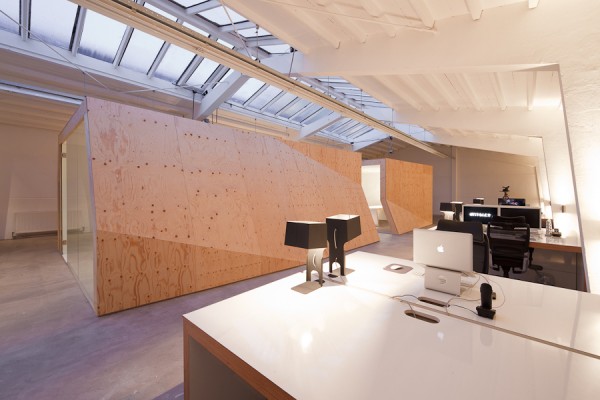 Quick Look: Onesize's Geometrically Wooden Office - 7