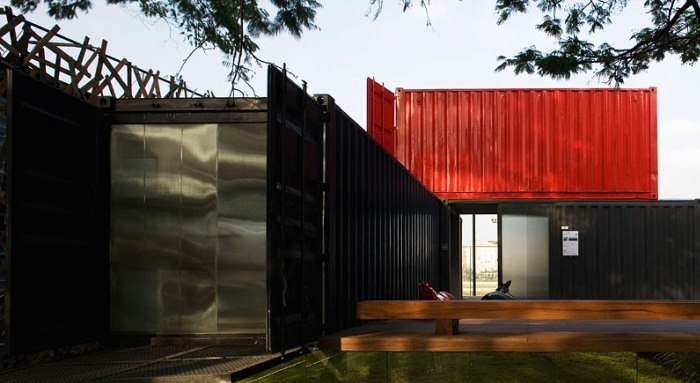 A Brazilian Cargo Container Office by RoccoVidal - 5