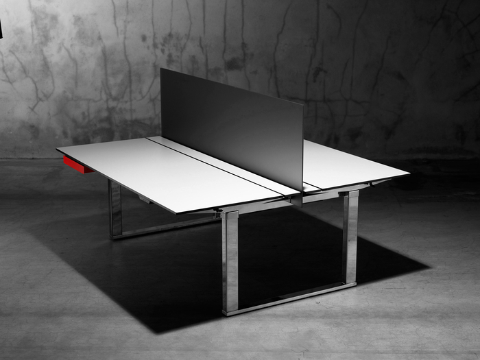 4.frames Desk by Ragnars Design - 4
