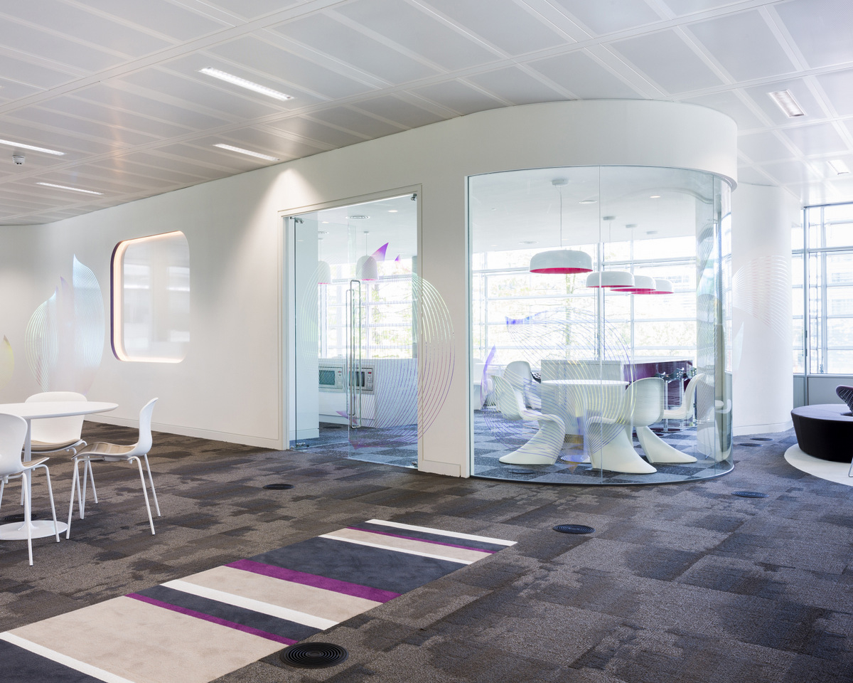 Ongelofelijk incompleet Buurt Inside Swarovski's Brilliant UK Headquarters | Office Snapshots