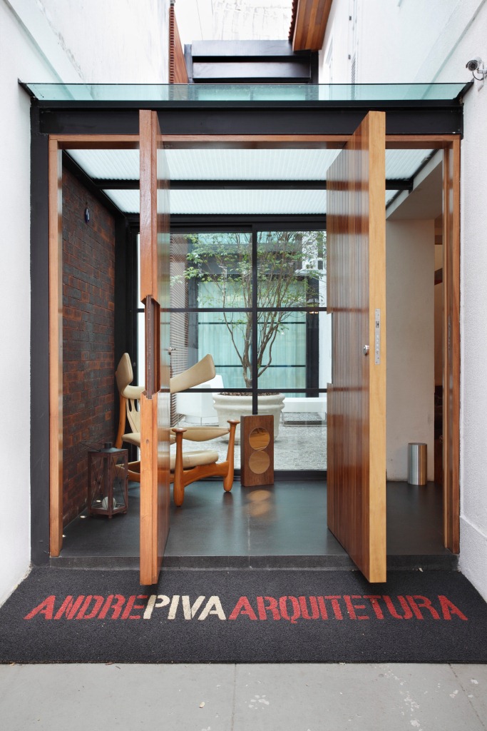 Inside Andre Piva Arquitetura's Office - 4