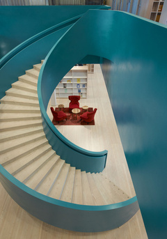Circulation Space in Vinge's Modern and Colorful Law Firm