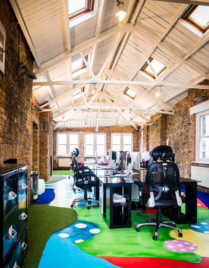 BIZZBY's Colorful and Open London Offices - 2