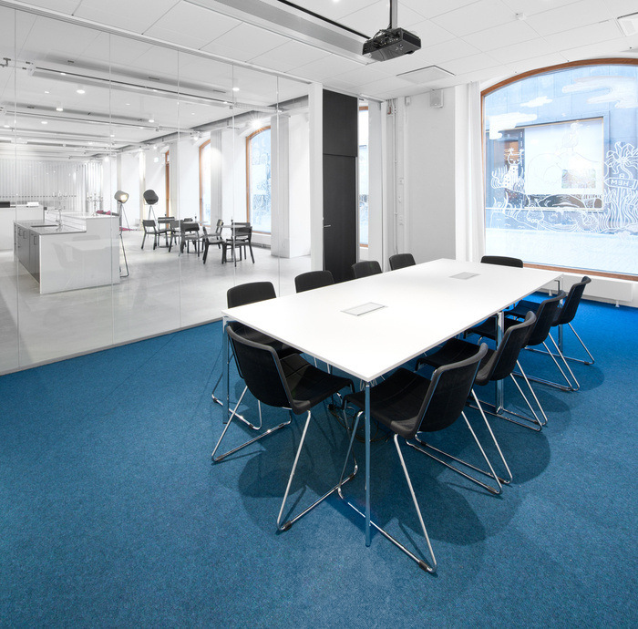 Locomotiv's Clean and Open Advertising Offices - 6