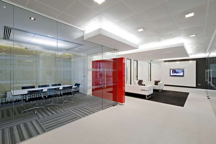 Inside the London Offices of Hitachi Consulting - 5