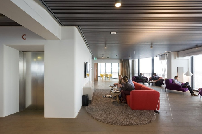 NS Stations' Bright and Open Utrecht Offices - 13