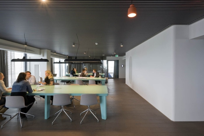 NS Stations' Bright and Open Utrecht Offices - 23
