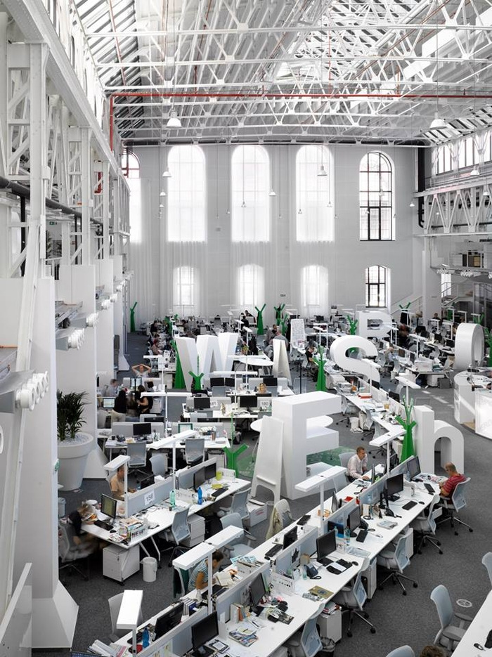 Inside Economia's Publishing Offices in Prague - 8