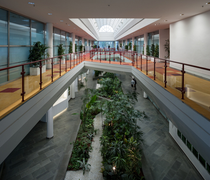 HP Madrid's New Reception and Lobby | Office Snapshots