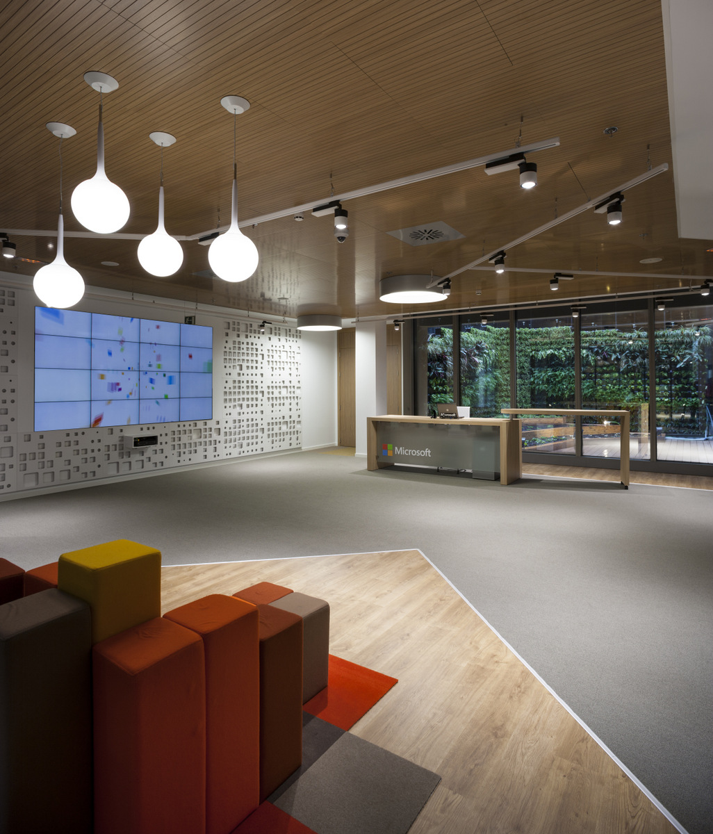 Inside Microsoft's New Madrid Office / 3g office - Office Snapshots