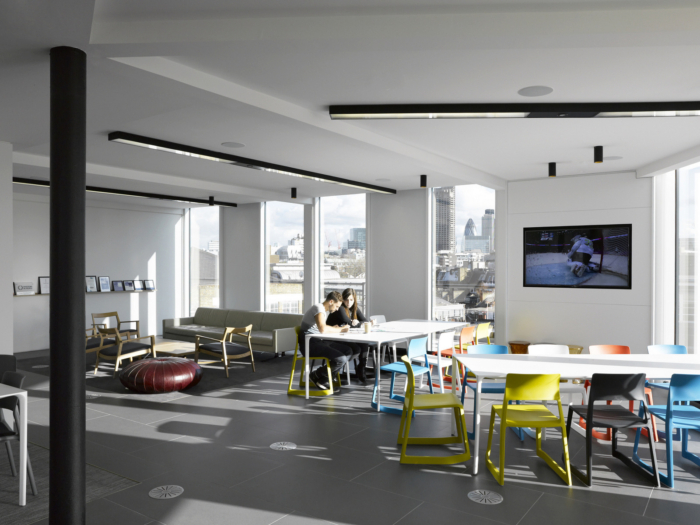 Hill + Knowlton Strategies - Clerkenwell Offices - 12