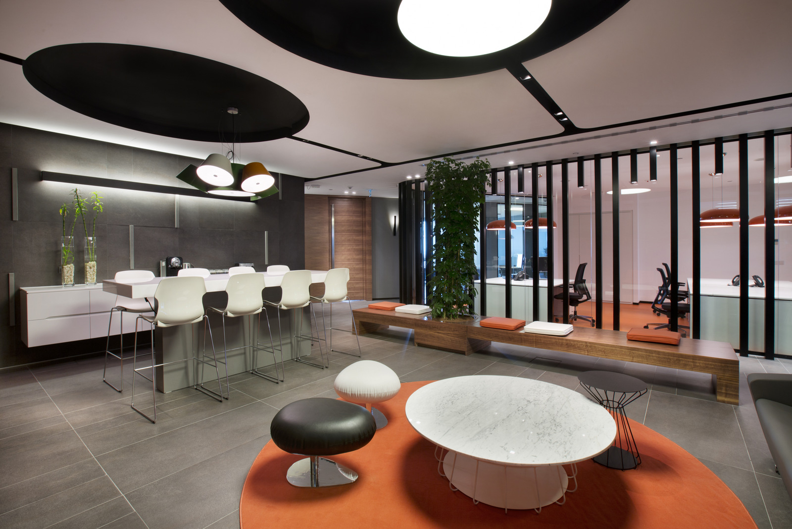 https://officesnapshots.com/wp-content/uploads/2015/08/philip-morris-office-design-5.jpg