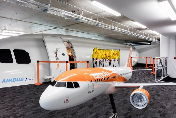 easyJet Offices & Training Facility - London Gatwick Airport - 6