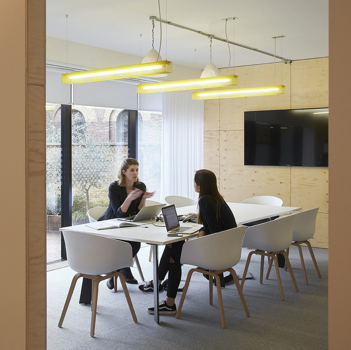 MullenLowe Group Offices - London - 10