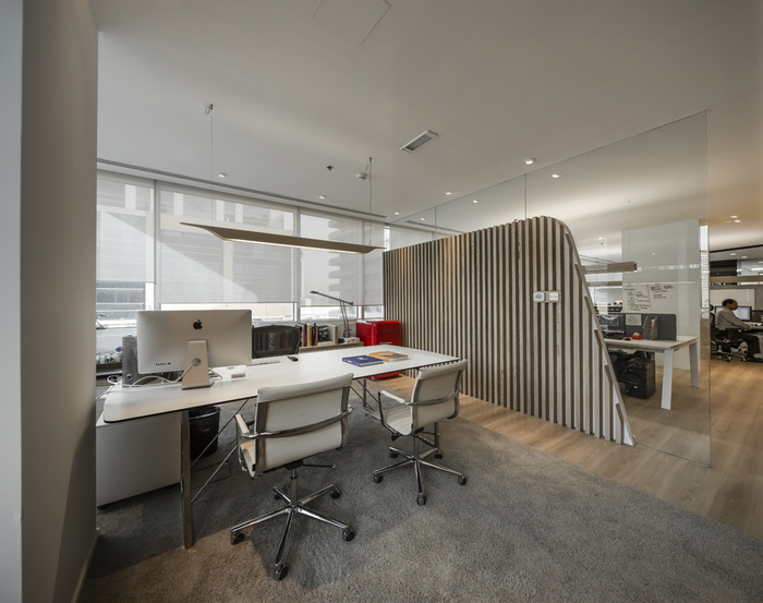 Swiss Bureau Interior Design + EzeLink Telecom Offices - Dubai - 5