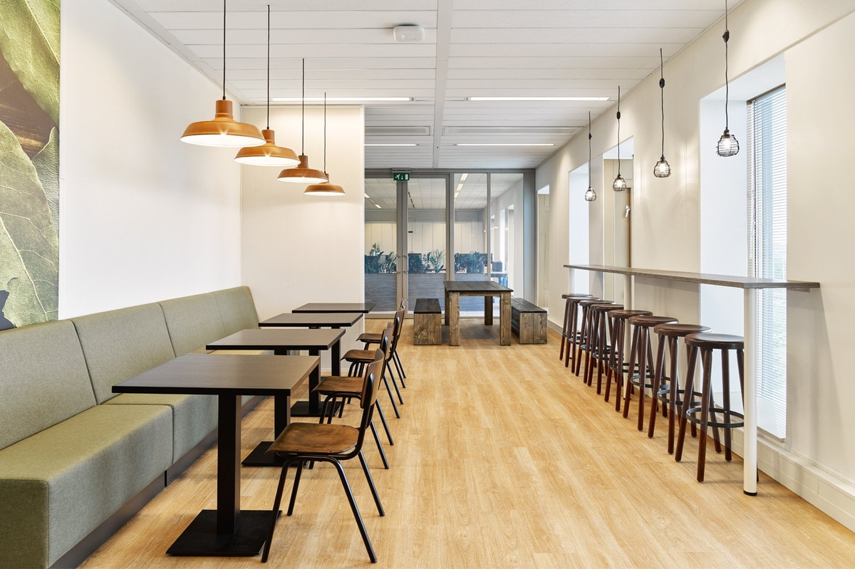 Holland & Barrett Offices Amsterdam Office Snapshots