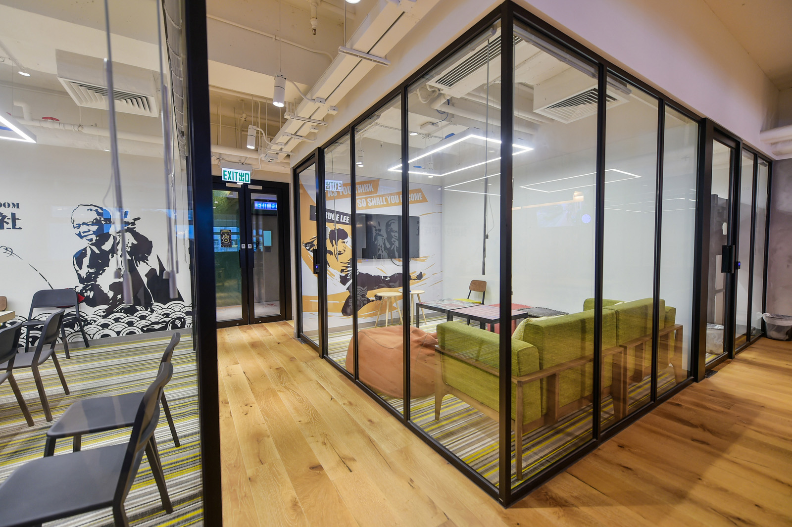 naked Hub Bonham Strand Coworking Offices - Hong Kong | Office Snapshots