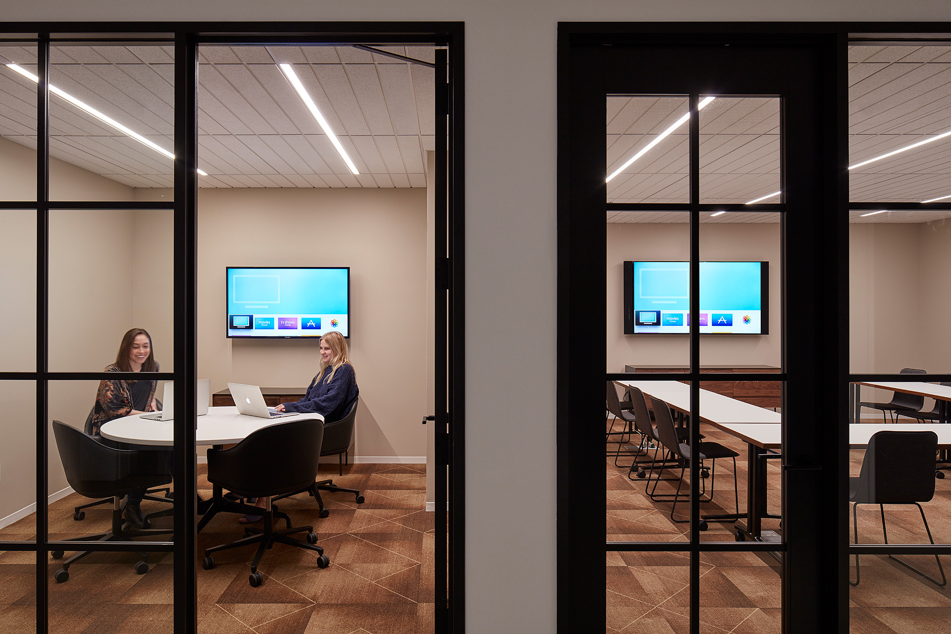 Condé Nast / Pitchfork Offices Chicago Office Snapshots