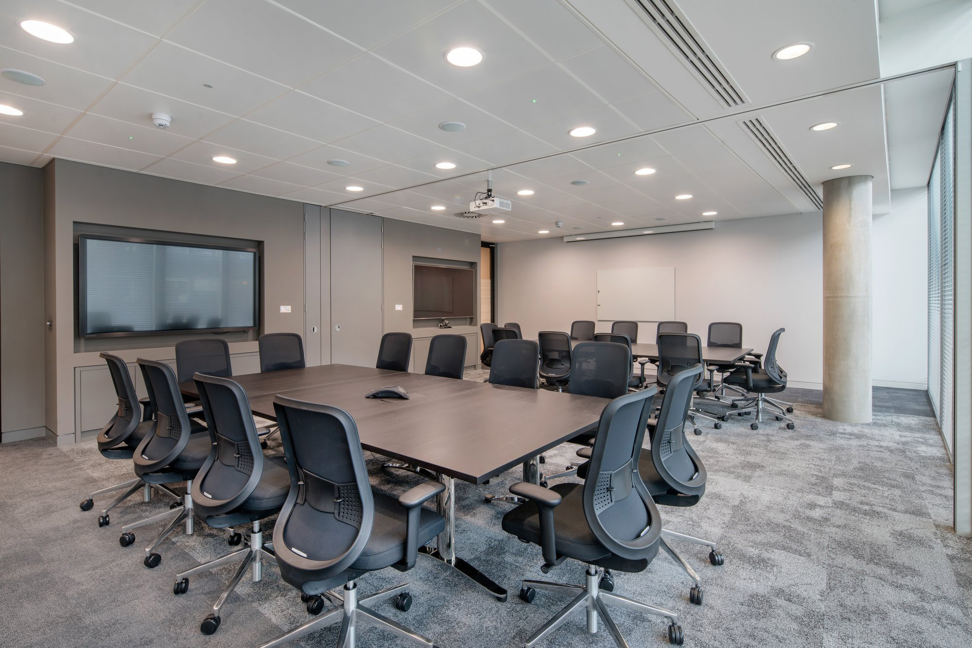 Freightliner Offices - London | Office Snapshots