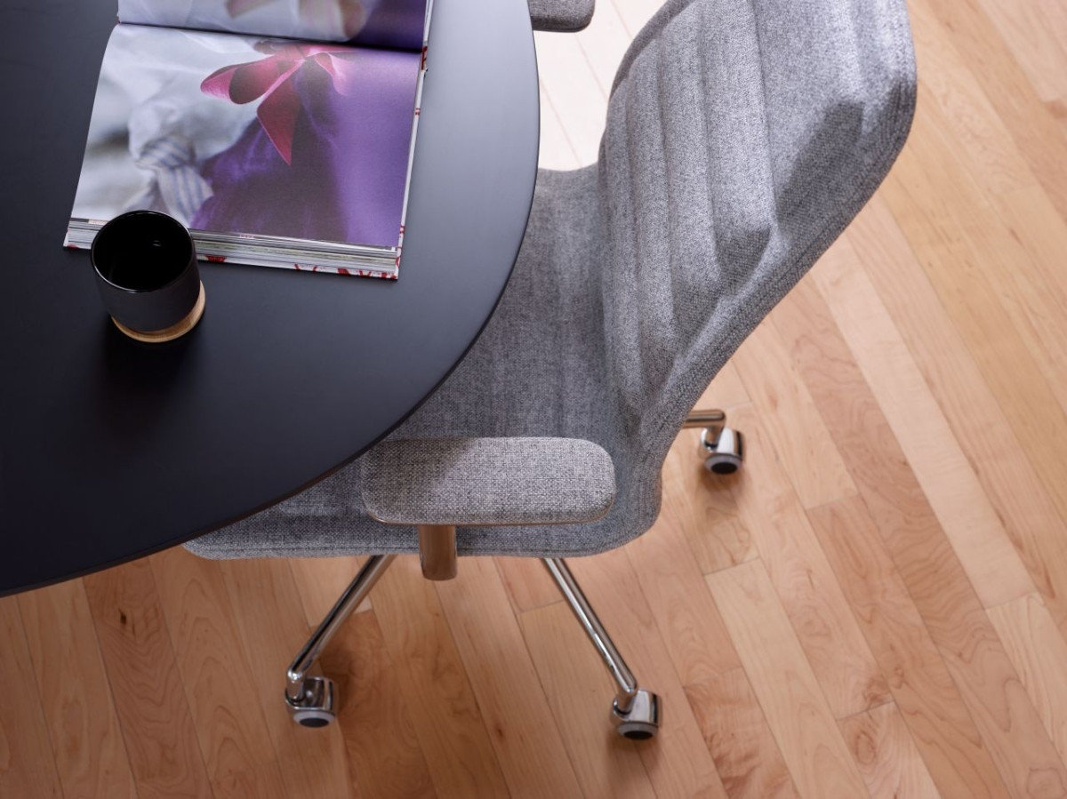 https://officesnapshots.com/wp-content/uploads/2018/12/lotus-low-back-conference-chair-20-1200x899.jpg