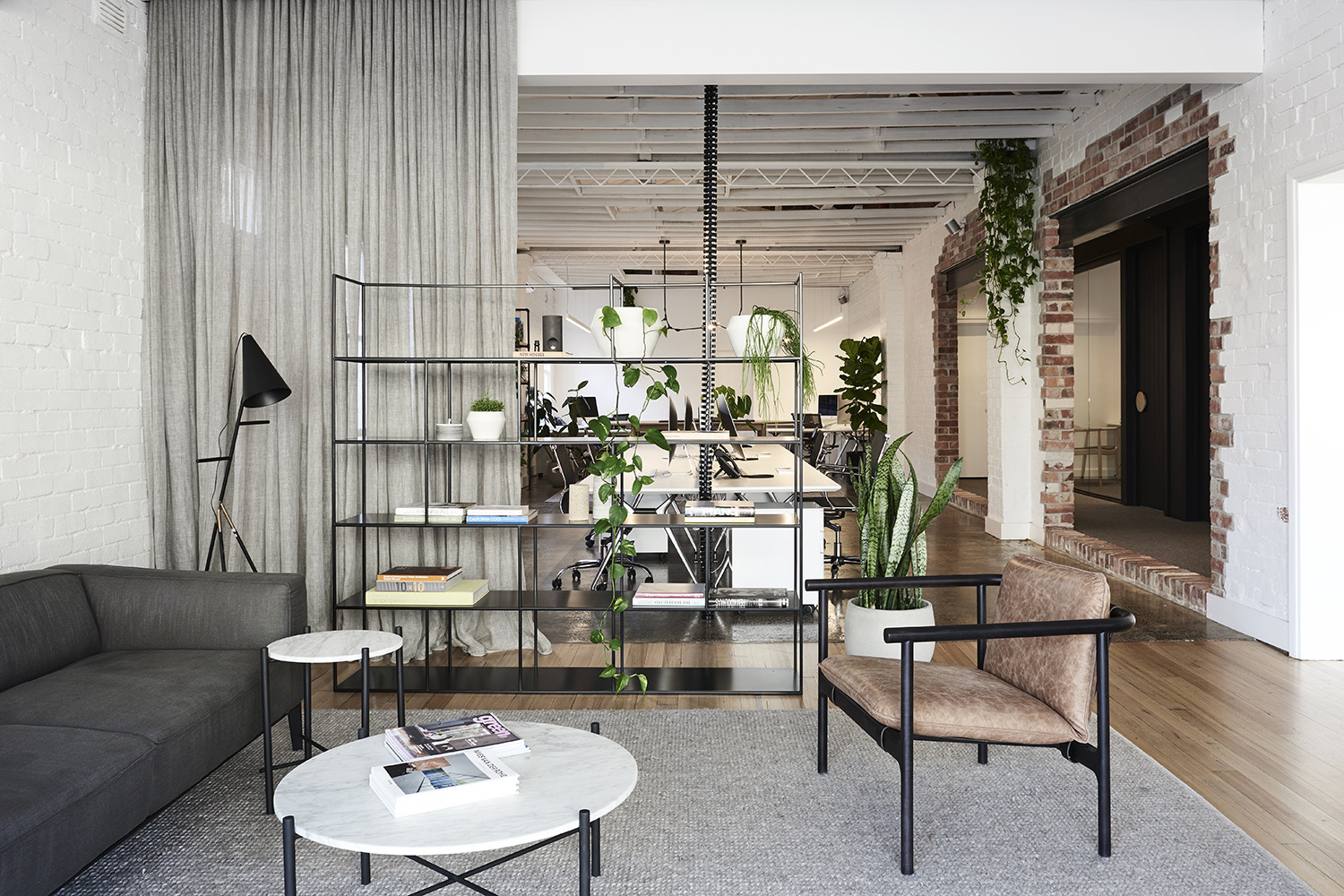 https://officesnapshots.com/wp-content/uploads/2019/04/dan-webster-architects-nathan-burkett-landscape-design-offices-melbourne-3.jpg