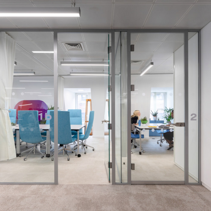 Confidential Research Organization Offices - London - 6