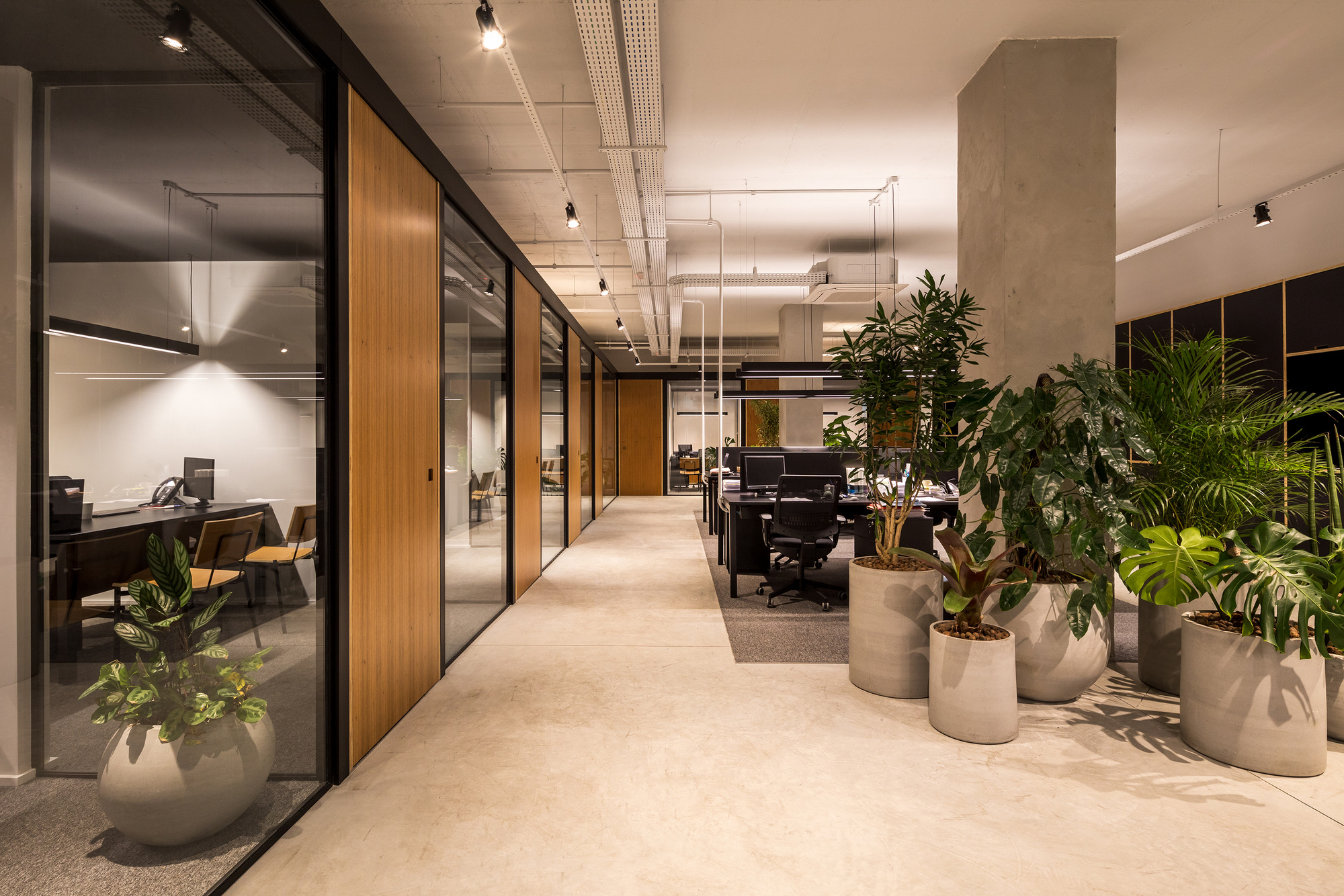 VLM|a Law Firm Offices - Curitiba | Office Snapshots