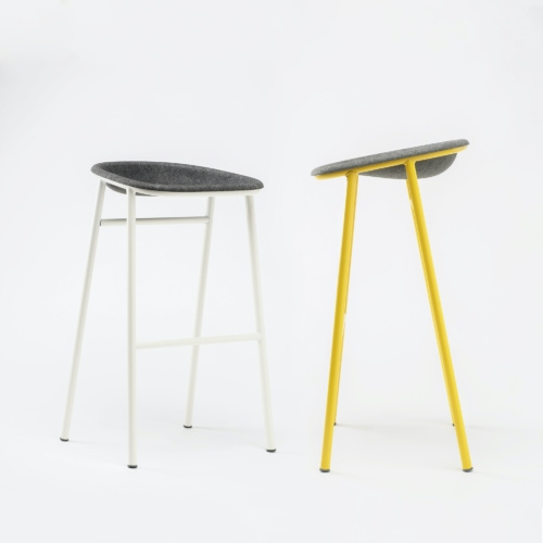 LJ 3 PET Felt Bar Stool by De Vorm