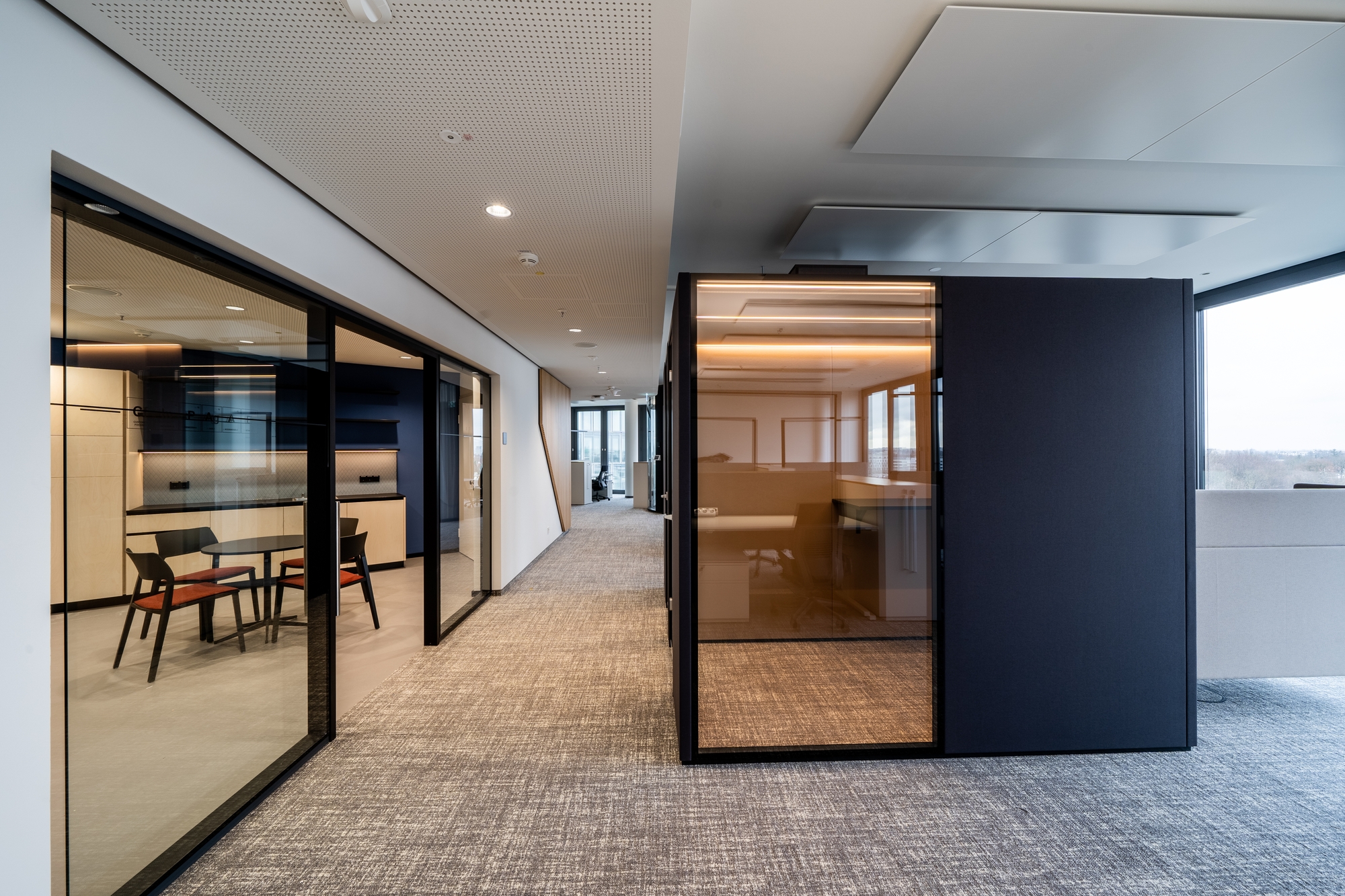 Biotechnology Group Offices - Munich | Office Snapshots