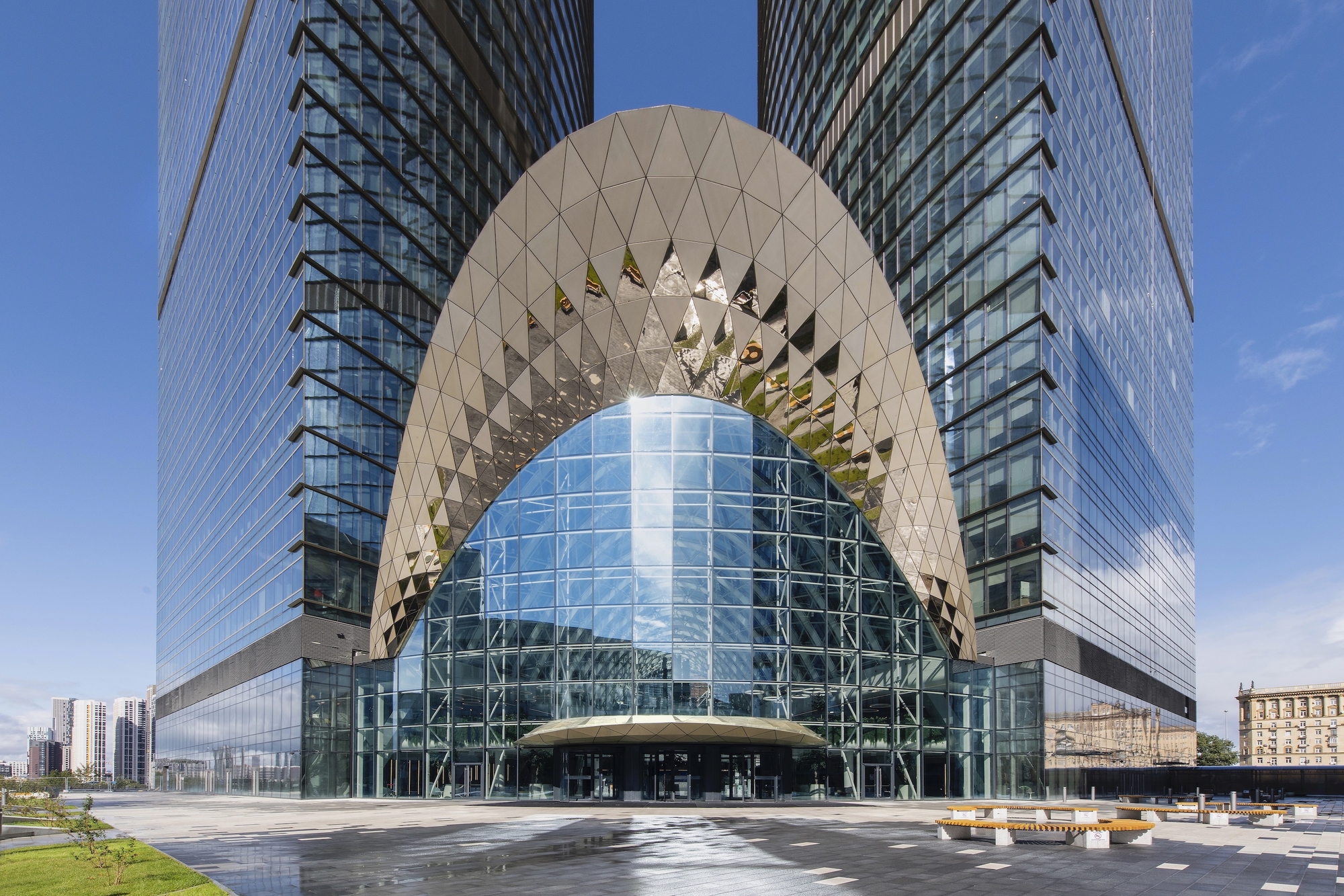 Sberbank Entry Building to Office Towers – Moscow | Office Snapshots