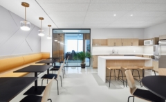 mounted-cove-lighting in Gasco Goodhue St-Germain Offices - Montreal