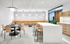 mounted-cove-lighting in Gasco Goodhue St-Germain Offices - Montreal