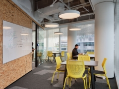 Small Open Meeting Space in Motional Offices - Singapore