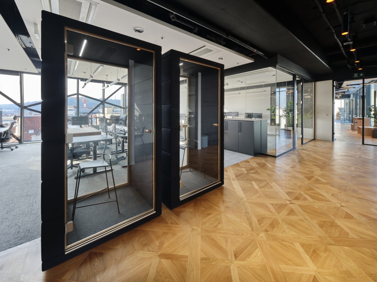 FTMO Offices - Prague | Office Snapshots