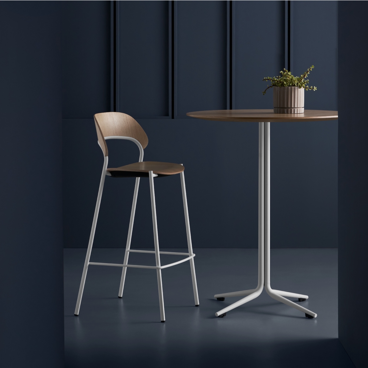 Davis Furniture Riza | Office Snapshots