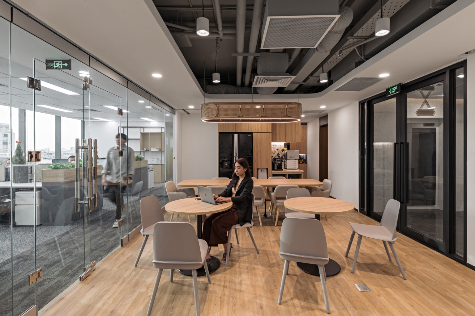 maybank-offices-ho-chi-minh-city-6-1536x1024.jpg