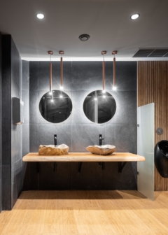 Restroom in Aquila Capital Offices - Lisbon