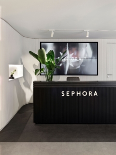 mounted-cove-lighting in Sephora Offices - Istanbul