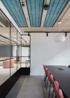 Large Meeting Room in Huckletree Offices - London