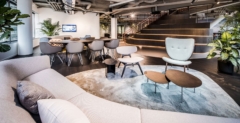 Sofas / Modular Lounge in Neptune Energy Offices - The Hague