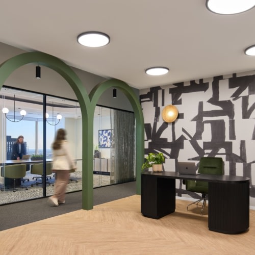 recent 425 Financial Spec Suites – Chicago office design projects