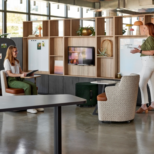 Nate & Natty Lounge - 0