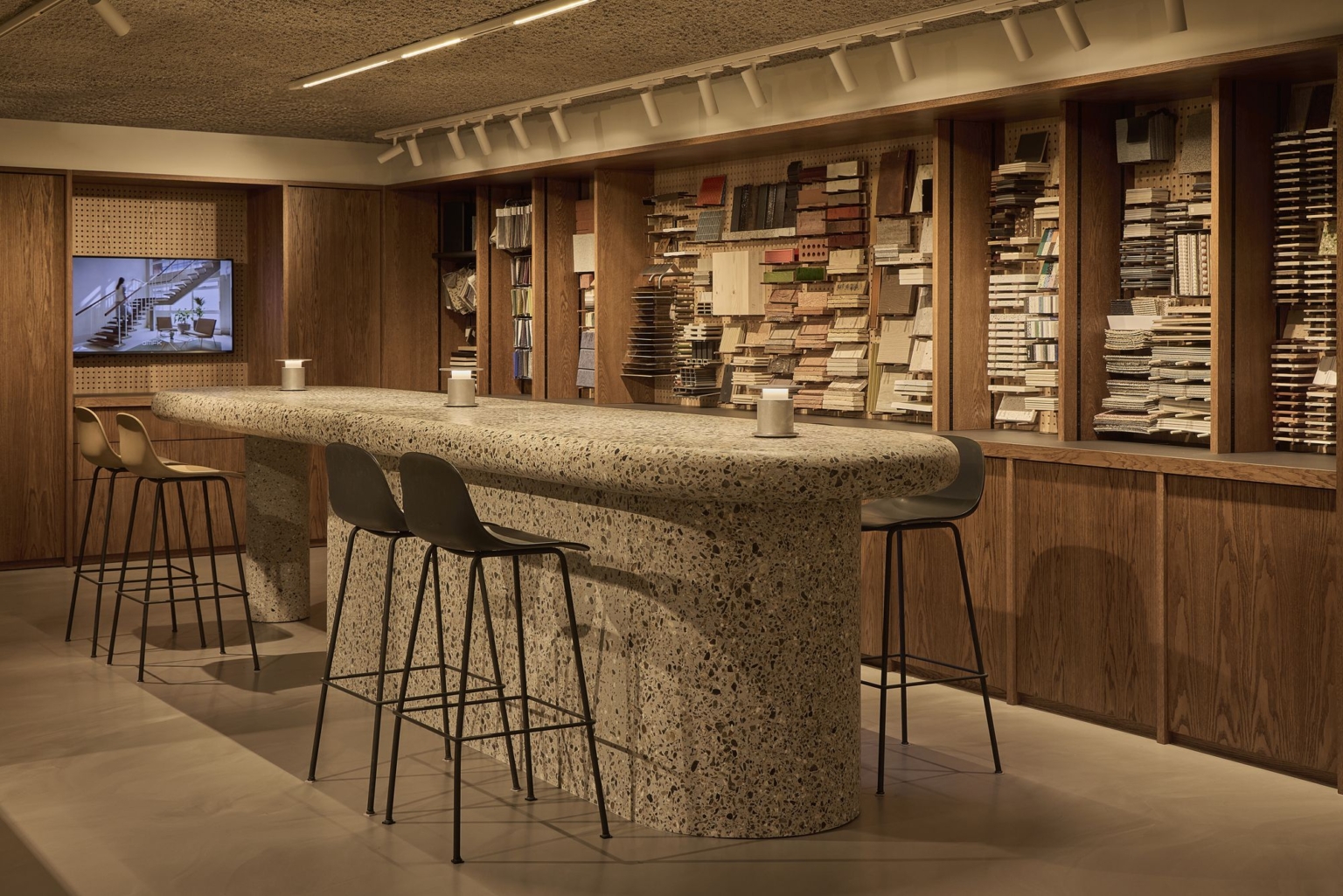 dMFK Offices - London | Office Snapshots